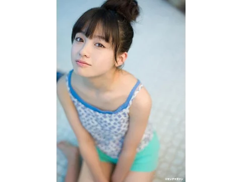 橋本環奈が「カ・イ・カ・ン」ノーバン、セーラー服姿に   www