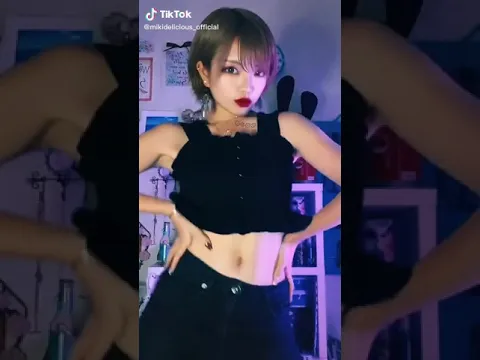 セクシー女性 腰振り【TikTok】