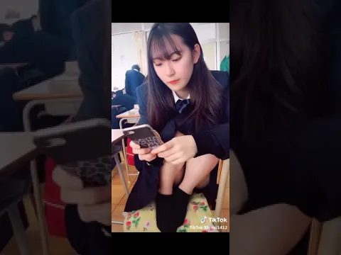 生足JKのパンチラ!