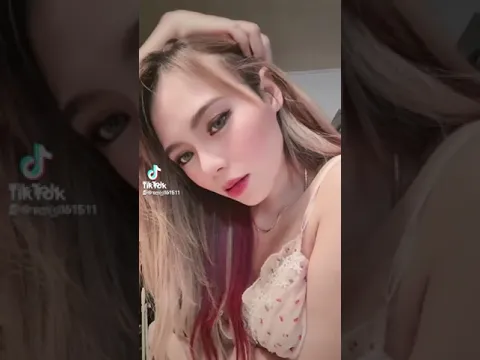 【TikTok】ノーブラキャミの美人
