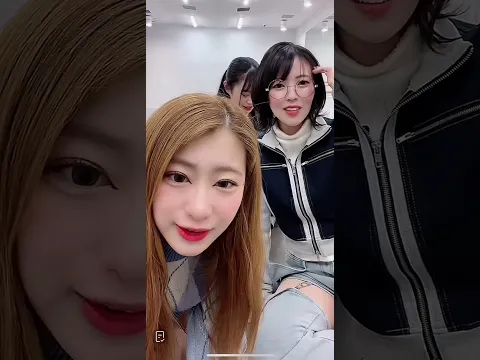 【TikTok】頭の悪そうな子がスカートなのに動きすぎて目のやり場に困る