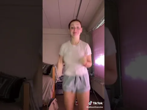 TikTok ノーブラ ジャンプ ゆれ