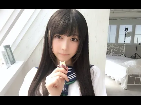 真島なおみ スタイル抜群の美女 競泳水着や花柄ランジェリー姿を披露