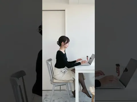 【リモートワーク】乗馬してたので姿勢は良い方です多分。 #shorts