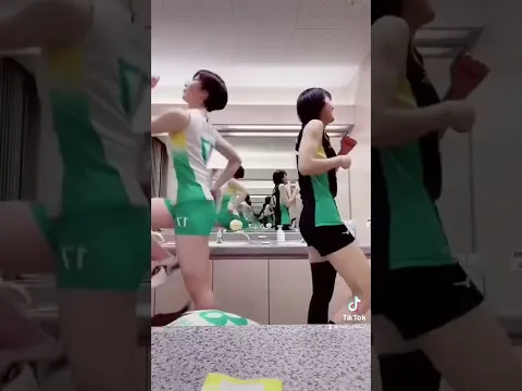 バレー部はスタイルがいい。