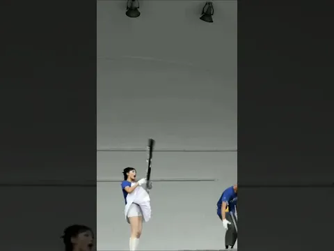 カラーガードハプニング 指揮棒がスカートに引っ掛かり2