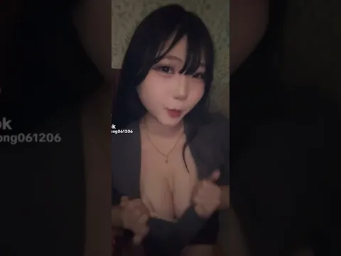 この人めちゃくちゃおっぱい見せてくれるから好きw挟んで欲しいな揉み揉みしたい #ティックトック #巨乳 #爆乳 #谷間