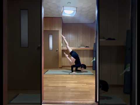 Funky Crow Pose Challenge ‍⬛最近知って練習したよ