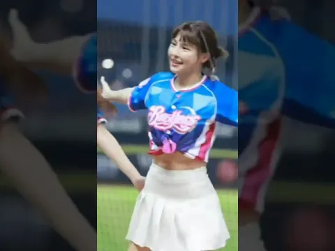 passion sisters 台湾プロ野球 中信兄弟 Qun 峮峮 チュンチュン 美少女戰士主題日|2023 新嗆司曲 黃潮降臨,嘿嘿嘿扭起來很可愛卡哇伊