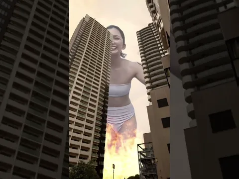 巨大水着ギャル❗️ビル街に現れる❗️