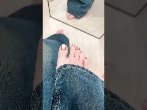 嬌小玲瓏 #foot #legs #美女 #美足 #腳底 #feet #toes #希臘腳 #腳趾 #美腿 #足 #足の裏 #足控#腳 #腿 #美甲 #美腳#美女的腳 #玉足 #足の爪 #발가락#裸足