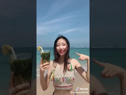 韓国JKが海でテンション上がりすぎて水着がwww