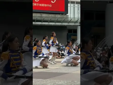 風のイタズラ カラーガードのスカートが風になびく