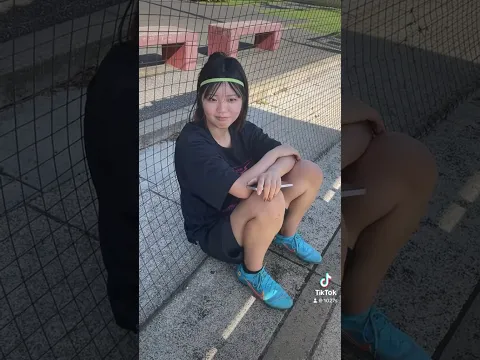 この女サカ #サッカー女子 #女子サッカー #あるある 練習が暑すぎて座り込んでるしwww