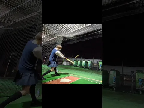 野球女子JKの当たりはどこ?Where did the ball hit by the girl go? #shorts #野球 #baseball #trending #jk #TikTok #야구