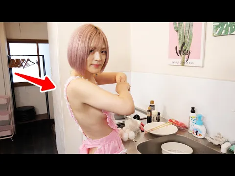 【ノーブラノーパン】裸エプロンでチャーハン作ったら...