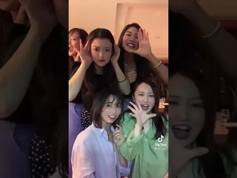 【TikTok】巨乳の胸チラ