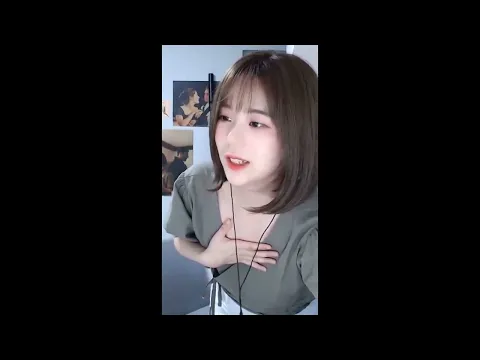 【TikTok】前屈みでチラ見せ…