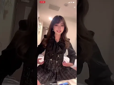 可愛すぎる猫顔女子の黒パンチラとおしりが素晴らしい世界