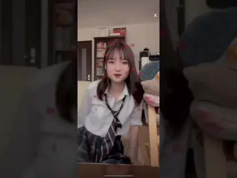 TikTokライブ 女子高生 制服 白