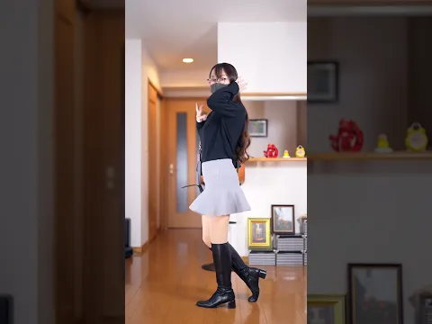 グレーのフレアミニスカートのコーデ集