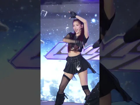 LUVSSI 同名單曲出道記者會 菲菲 Aviva fancam 251022
