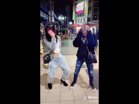 左の子の腰振りは合格です。