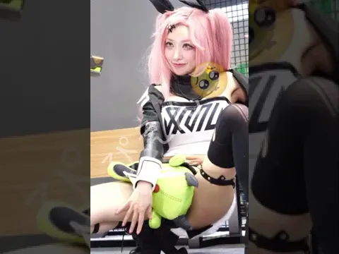 可愛いコスプレイヤーさん ハミ具 パンチラ パンチラ パンモロ 見えた 見えすぎ 見えてる サービス jk 放送事故 Japanese Japan TikTok Live Girl