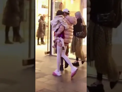 街中で遭遇した美脚女子4