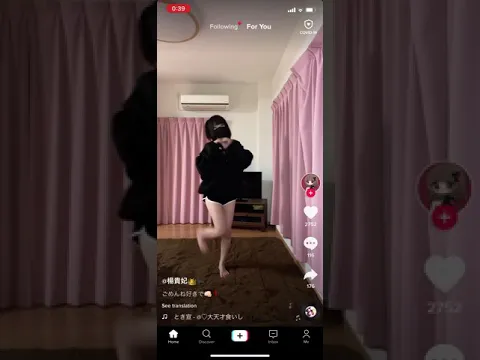 こんな生足舐めたいですよね?