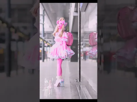 ピンクフリフリサテンドレス+ラバーファッション+ランドセルの組み合わせ