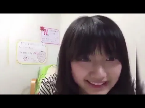 TikTok 前屈みになるから 少し見えてる 小さいなあ