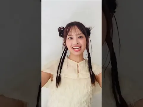 不思議な衣装で腋を見せてくれる濱岸ひよりさん