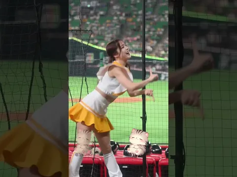 キュートなダンスに目が釘付け#ピタ止め #きつねダンス #かわいい #shortsfeed