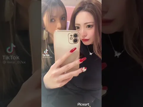 後ろから揉む美女と揉まれる美女