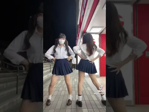 TikTok 極ミニスカ女子高生