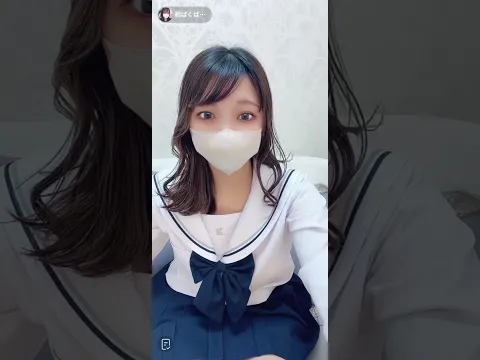 見えそうで見えないのが逆にエロいJKコスギャル