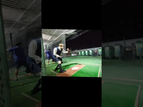 ぎこちない捕球を今だす野球JK女子A girl makes an awkward catch #shorts #野球 #baseball #trending #野球女子 #TikTok #jk #야구