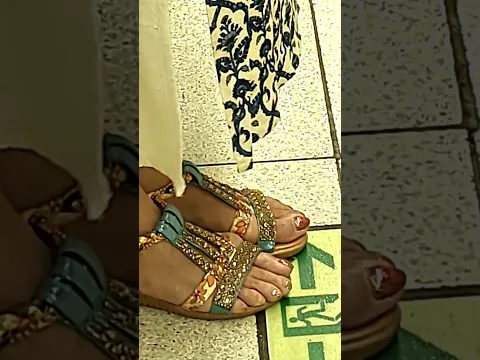 犬の目サンダル #健康的​ #元気​ #脚フェチ​ #足フェチ #生足​ #草履 #foot #legs #shoes #sandals #サンダル