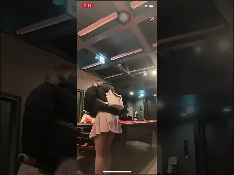 【インスタライブ】ミニスカJKがビリヤードをしている風景