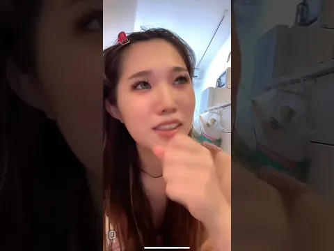 【TikTok】スマホの床置きは危険 原始人スタイルで大掃除