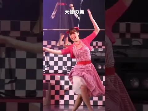 まさに天使の舞!スカートがまくれるのも関係なし