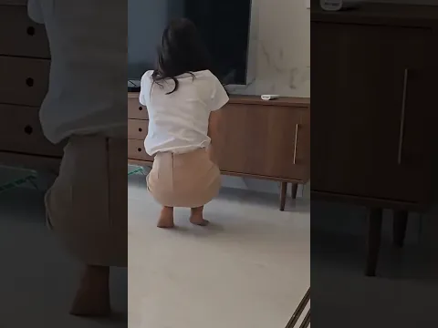 Be enchanted by the pantyhose of a beauty in a suit. #スーツ #美女