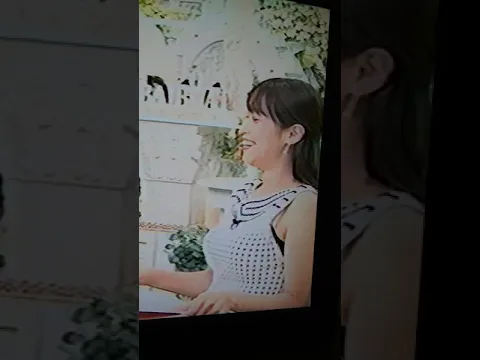 鷲見アナブラ紐見えてる!