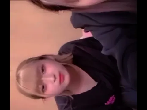 ポロリしそうな女の子