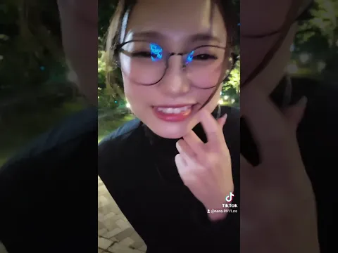 私のくちびる見て