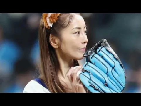 【日本ハム】熊切あさ美、きつね耳&しっぽのミニスカート姿で始球式